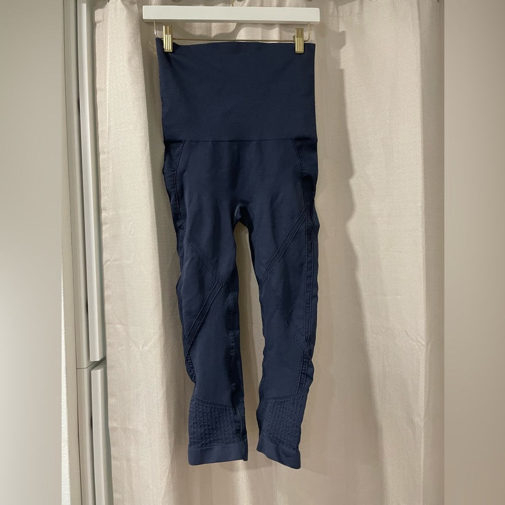 Navy blue belly bandit mother tucker leggings capri